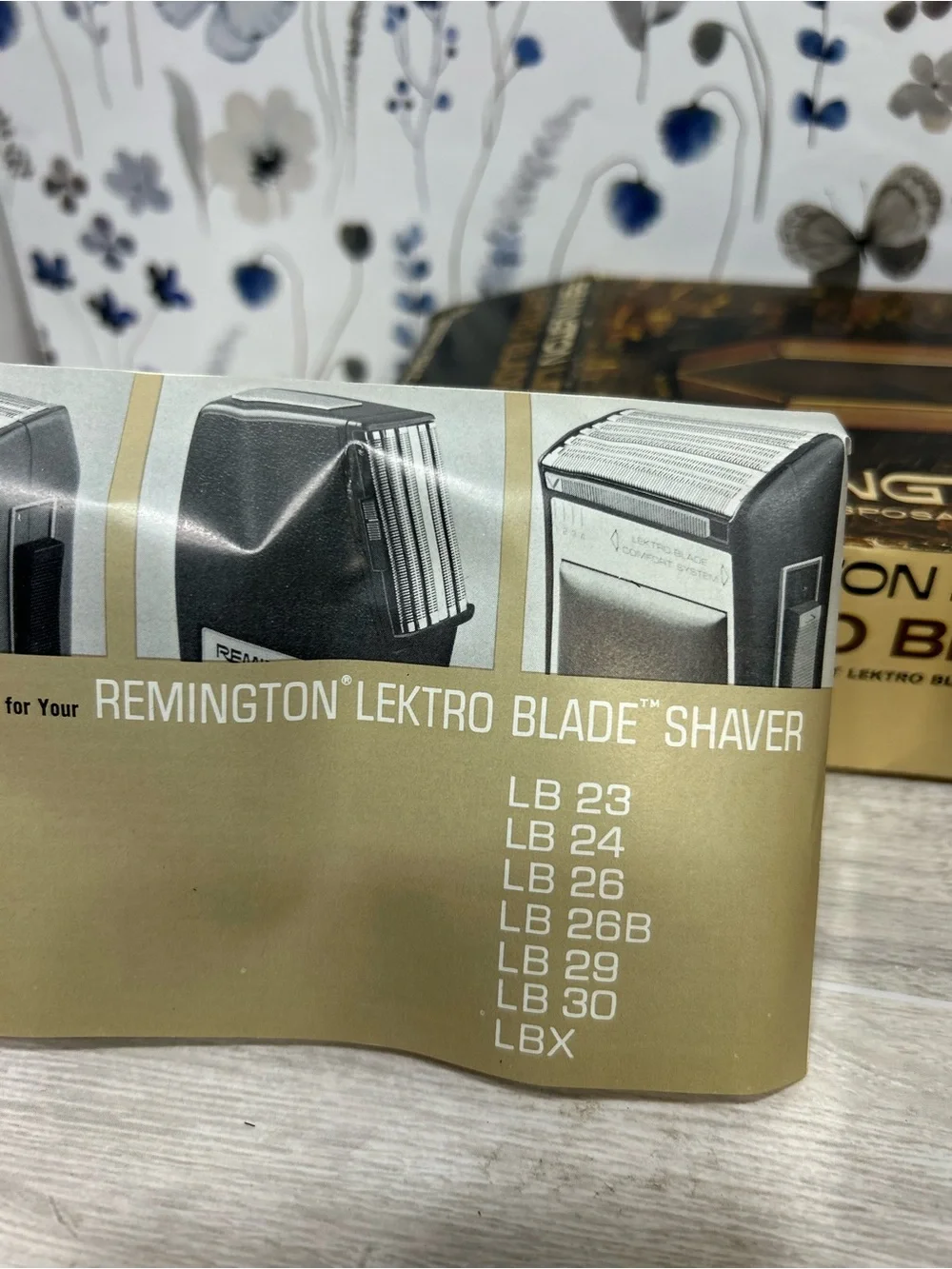 Vintage 1971 Remington LB24 Lektro Blade Shaver Set